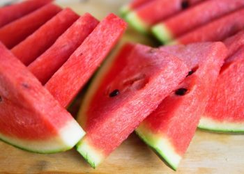 რა მავნებლობა გააჩნია საზამთროს და რამდენია მისი მირთმევის დღიური დოზა?