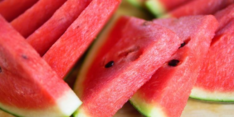 რა მავნებლობა გააჩნია საზამთროს და რამდენია მისი მირთმევის დღიური დოზა?