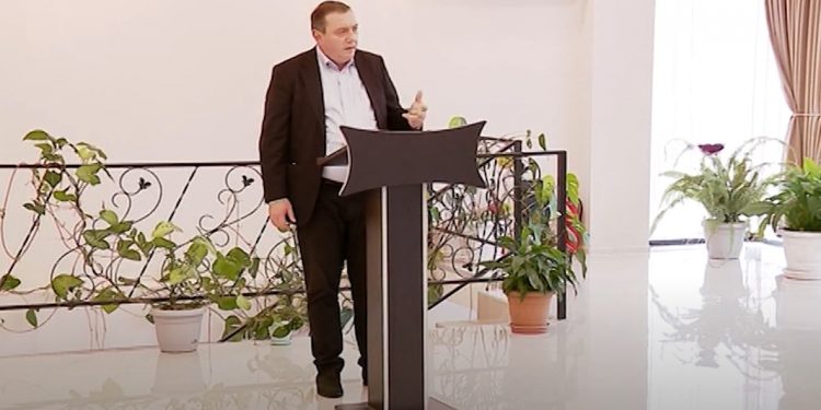 ვიდეო – კონსტანტინე შარაშენიძე ,,ქართულ ოცნებას” ზეწოლაში ადანაშაულებს – მერობის კანდიდატის ბრიფინგი