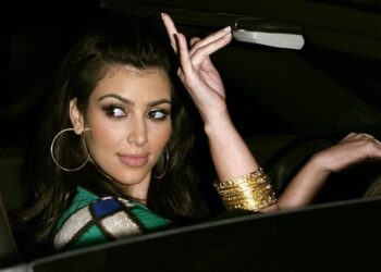 დამტკიცებულია: ქალები მანქანას მამაკაცებზე უკეთ მართავენ