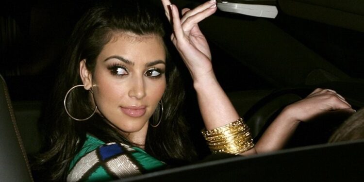 დამტკიცებულია: ქალები მანქანას მამაკაცებზე უკეთ მართავენ