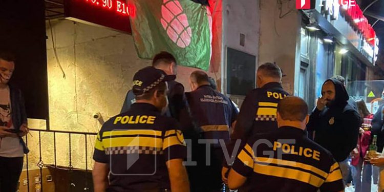 შრომის პირობების ინსპექტირების დეპარტამენტის წარმომადგენლებმა ზურაბ ჯაფარიძის მიერ გახსნილი ბარი დალუქეს