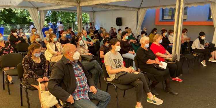 ოზურგეთში პედაგოგებისთვის ვაქცინაციის თემაზე საინფორმაციო შეხვედრა გაიმართა