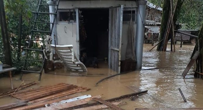 სტიქია ლანჩხუთში – დატბორილია საცხოვრებელი სახლები და საუბნო გზები