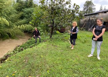 მერიაში კახაძეების ოჯახს მდინარემ ეზო წაართვა, საფრთხეშია სახლიც