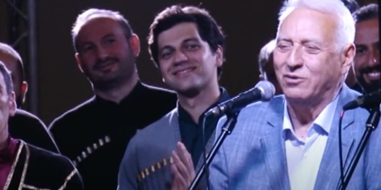 როგორ ემშვიდობება გურია და მშობლიური მაკვანეთი ანზორ ერქომაიშვილს