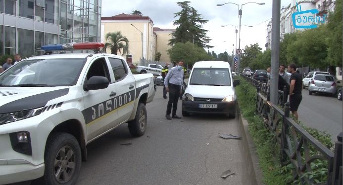 ავარია ოზურგეთში, პოლიციის სამმართველოს წინ