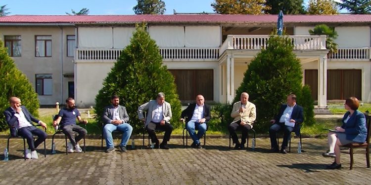 გურიაTV-ს ეთერში პოლიტიკური პარტიების წარმომადგენლებს შორის წინასაარჩევნო დებატები შედგა