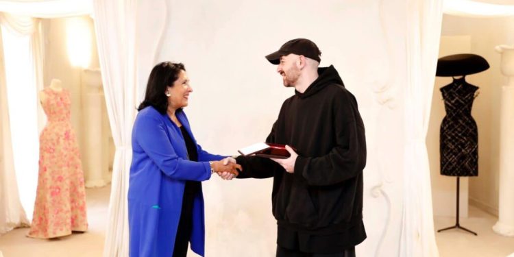 საქართველოს პრეზიდენტმა დემნა გვასალია ღირსების მედლით დააჯილდოვა