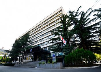 უაქციზო სიგარეტის შენახვა–გადაზიდვისთვის 3 პირი დააკავეს, ერთ–ერთი პოლიციის თანამშრომელია