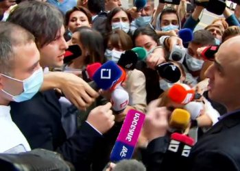 კობახიძე და მელია ერთმანეთს სიტყვიერად დაუპირისპირდნენ