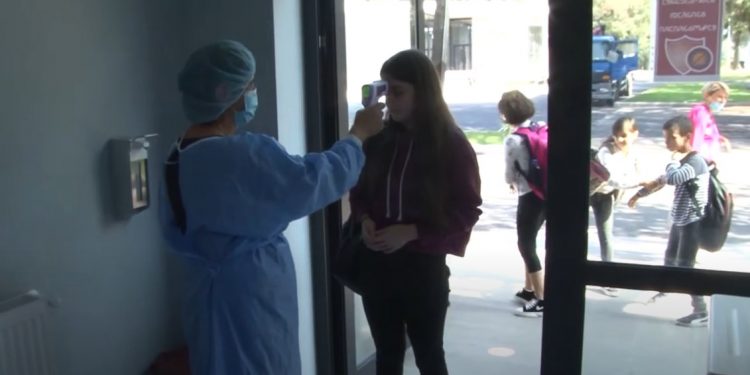 „იუნისეფი“ ქვეყნებს სკოლების რაც შეიძლება მალე გახსნისკენ მოუწოდებს