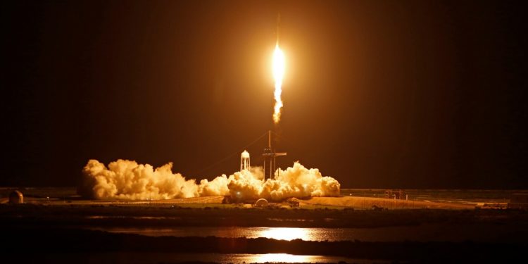 ისტორია დაწერილია – 4 ადამიანი კოსმოსში გაფრინდა