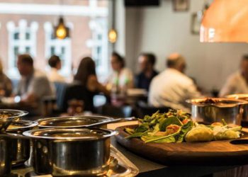 კვების ობიექტებს სტუმრების მიღება ახალი წესებით მოუწევთ – მთავრობის დადგენილება