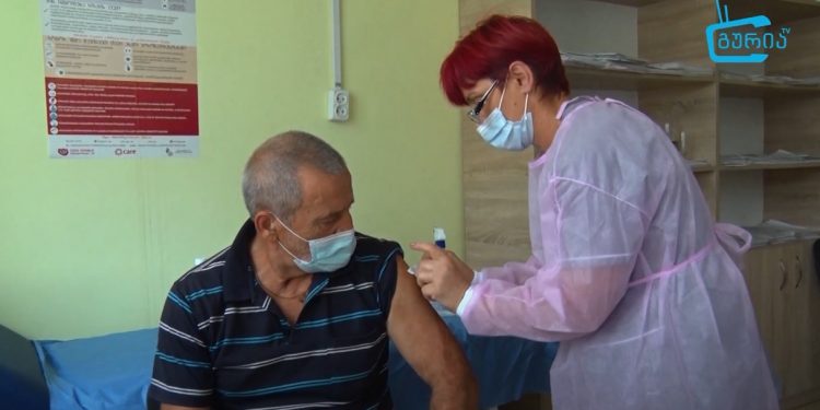 გურიის რეგიონის სოფლებში მასობრივი ვაქცინაცია მიმდინარეობს