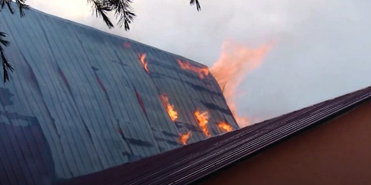 ვიდეო – ხანძარი დაბა ნასაკირალში