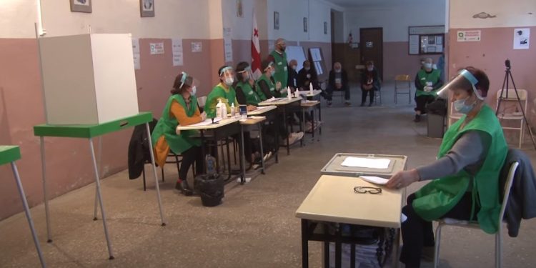 რამდენი პარტია, მაჟორიტარი დეპუტატობის და მერობის კანდიდატი დარეგისტრირდა ოზურგეთის საარჩევნო კომისიაში