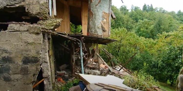 ვიდეო – სამდღიანმა გადაუღებელმა წვიმებმა ლანჩხუთის მოსახლეობა დააზარალა