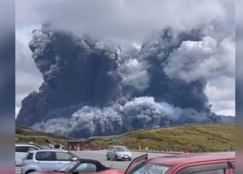 ვიდეო – იაპონიაში, ვულკანის ამოფრქვევის გამო, განგაშის მე-3 დონე გამოაცხადეს