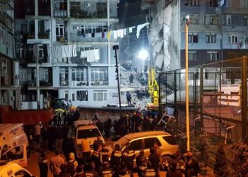 მაშველებმა ბათუმში ნანგრევებიდან კიდევ ერთი ადამიანი ამოიყვანეს