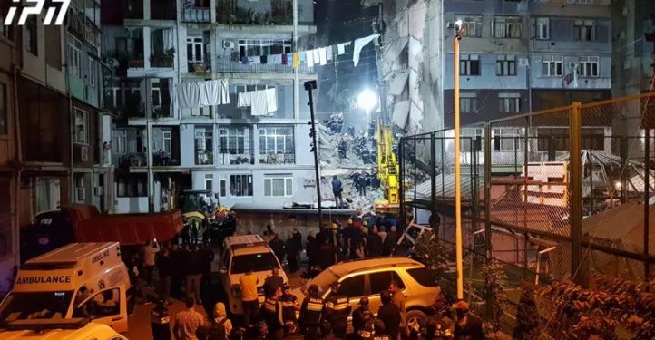 მაშველებმა ბათუმში ნანგრევებიდან კიდევ ერთი ადამიანი ამოიყვანეს