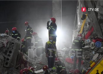 ბათუმში სამაშველო ოპერაცია გრძელდება