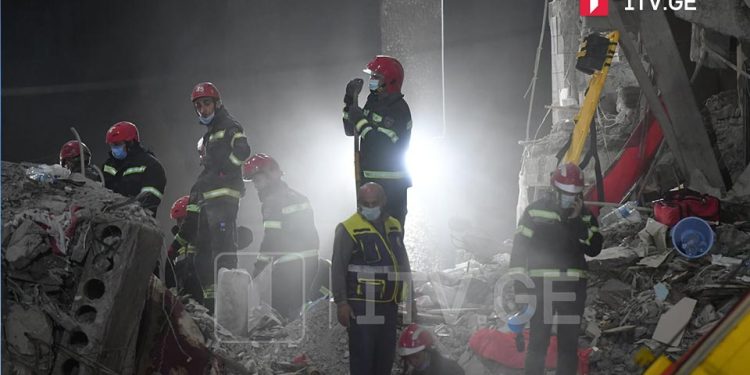 ბათუმში სამაშველო ოპერაცია გრძელდება