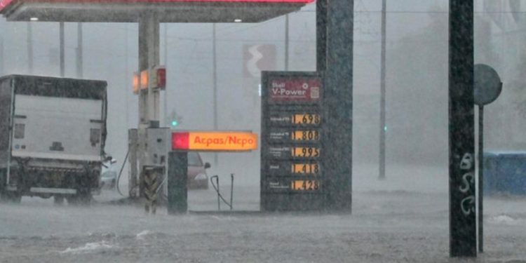 საბერძნეთში უხვი ნალექის შედეგად ათენისა და სალონიკის ქუჩები დაიტბორა