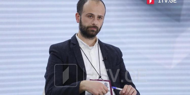 ვახუშტი მენაბდე – პოლიტიკური სისტემა პოლიტიკოსებს აიძულებს, ითამაშონ თამაში, გამარჯვებულს მიაქვს ყველაფერი, დამარცხებულს არაფერი რჩება, როცა დამარცხებული ხარ, გრჩება ერთადერთი რამ, ქუჩა