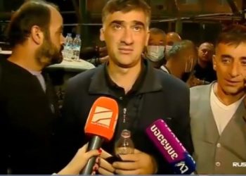 ნანგრევებიდან ამოყვანილი ქალის მეუღლე აცხადებს, რომ ნანგრევებში რჩებიან მათი შვილები, რომელთა ხმაც სავარაუდოდ, ისმის