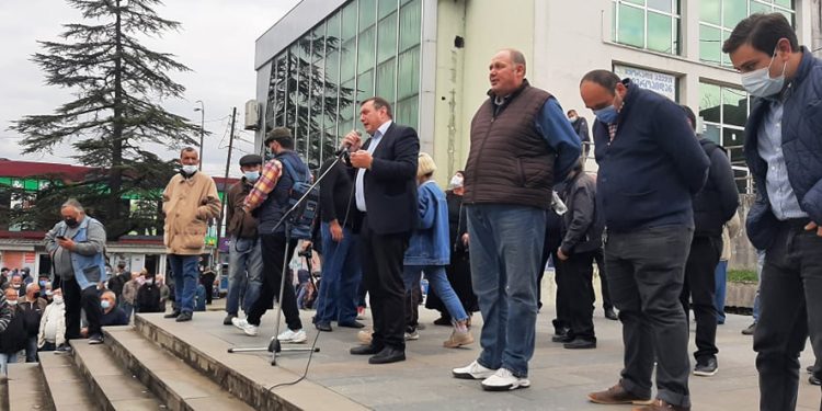 ,,მქონდა შემოთავაზებები სხვადასხვა თანამდებობებზე, სოლიდური ხელფასით და არ დავთანხმდი, ხალხმა ამირჩია და ხალხი გადაწყვეტს ვინ იქნება ოზურგეთის მერი” – კოტე შარაშენიძე