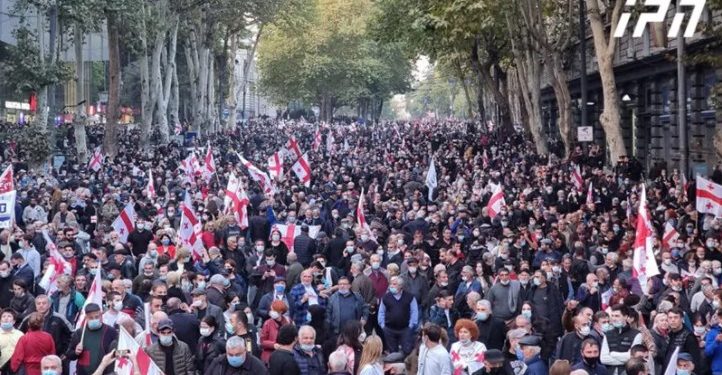 თავისუფლების მოედანზე მიხეილ სააკაშვილის გათავისუფლების მოთხოვნით აქცია მიმდინარეობს