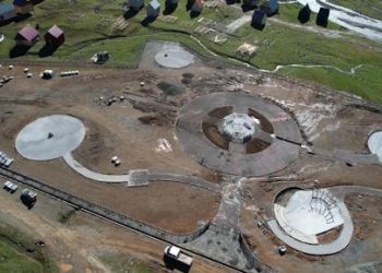 ბახმაროში ბეტონის საფარის მქონე პარკი შენდება