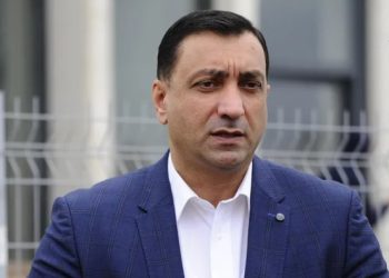 ლევან ბეჟაშვილი თბილისის სხვადასხვა უბნებზე დაფიქსირებულ დარღვევებზე საუბრობს