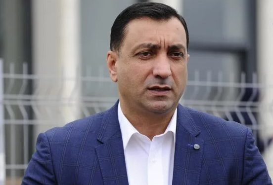 ლევან ბეჟაშვილი თბილისის სხვადასხვა უბნებზე დაფიქსირებულ დარღვევებზე საუბრობს