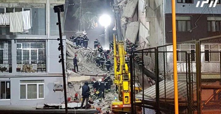 მაშველებმა ბათუმში საცხოვრებელი კორპუსის ნანგრევებიდან კიდევ ერთი გადარჩენილი ადამიანი ამოიყვანეს