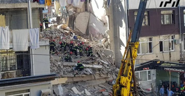 ოჯახის წევრები აცხადებენ, რომ ბათუმში სახლის ნანგრევებში მოყოლილ 12 წლის ბავშვს და დედას ვერ პოულობენ