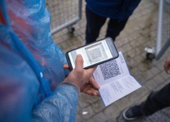 ბათუმის სტადიონზე მატჩზე დასასწრებად მაყურებელი კოვიდსაშვების საფუძველზე შეუშვეს