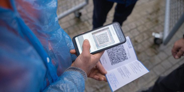 ბათუმის სტადიონზე მატჩზე დასასწრებად მაყურებელი კოვიდსაშვების საფუძველზე შეუშვეს