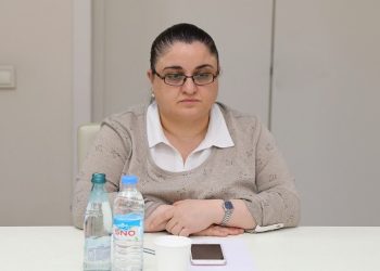 მოქალაქეებს კითხვებზე უნდა ვუპასუხოთ, მხოლოდ მათი “ბნელებად” შერაცხვა არ შეიძლება – ინფექციონისტი