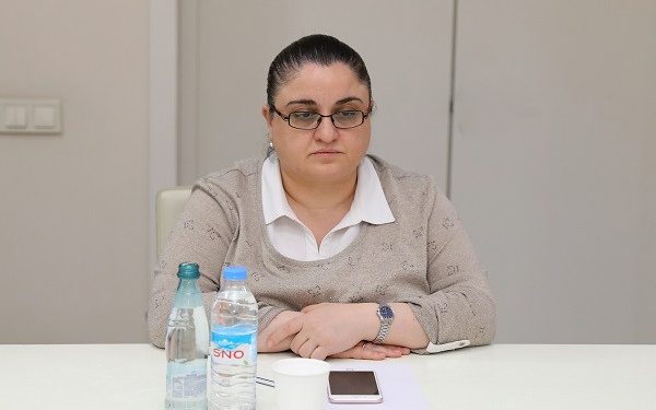 მოქალაქეებს კითხვებზე უნდა ვუპასუხოთ, მხოლოდ მათი “ბნელებად” შერაცხვა არ შეიძლება – ინფექციონისტი