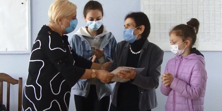 ციური ბაბილოძეს დამსახურებული მასწავლებლის ტიტული მიენიჭა