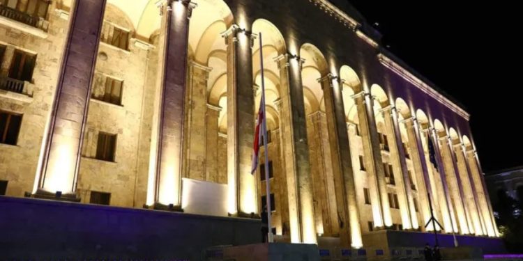 გლოვის დღესთან დაკავშირებით, საქართველოს მთელ ტერიტორიაზე სახელმწიფო დროშები დაეშვა