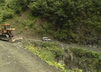 ფშაველი-აბანო-ომალოს დამაკავშირებელ გზაზე მანქანა სიმაღლიდან გადავარდა – ერთი ადამიანი დაიღუპა, ორი კი დაშავდა