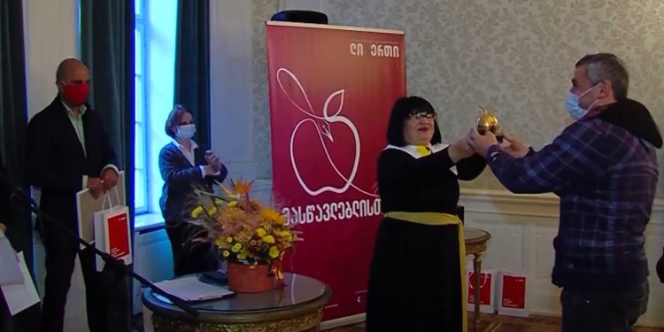 „ვწერ მასწავლებლისთვის“ – ლიბერთი ბანკმა ლიტერატურული კონკურსის გამარჯვებული დააჯილდოვა
