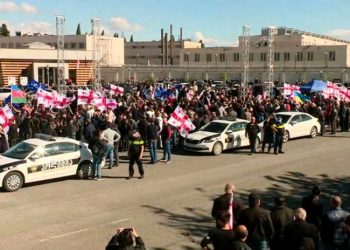 რუსთავის ციხესთან მიხეილ სააკაშვილის მხარდამჭერი აქცია მიმდინარეობს