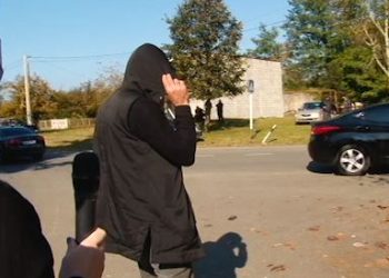 ვიდეო – ”მომშორდით…ნუ მიღებთ” – ფულის გადაცემის სავარაუდო ფაქტები შემოქმედის საარჩევნო უბანთან