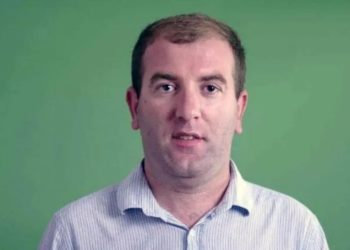 ბათუმის საკრებულოში გახარიას გუნდის წევრმა პარტია დატოვა