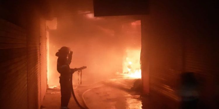 მარნეულის ბაზარში ხანძარია – იწვის მაღაზიები