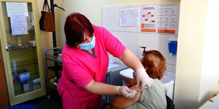 ლანჩხუთში მოსახლეობის COVID-19 – ის საწინააღმდეგო ვაქცინაცია გრძელდება